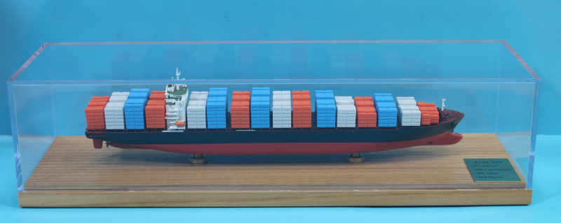 Containership "JPO" 4100 TEU full hull (1 p.) in showcase from Conrad